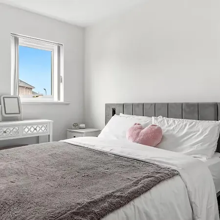 Fully Renovated 2-bedroom With Parking - Pass The Keys