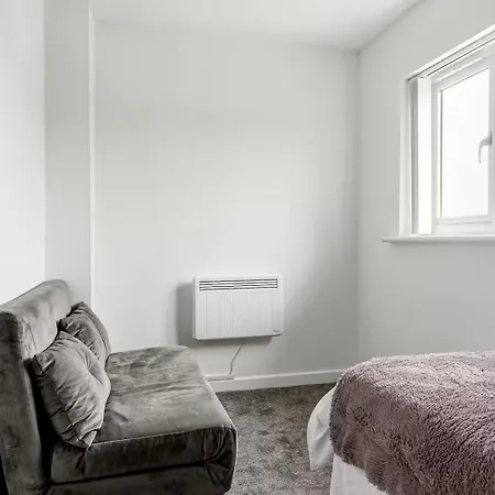 Fully Renovated 2-bedroom With Parking - Pass The Keys Holiday home *